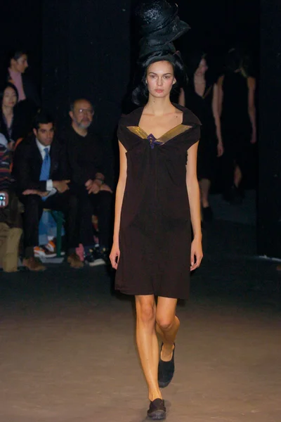 Look 16